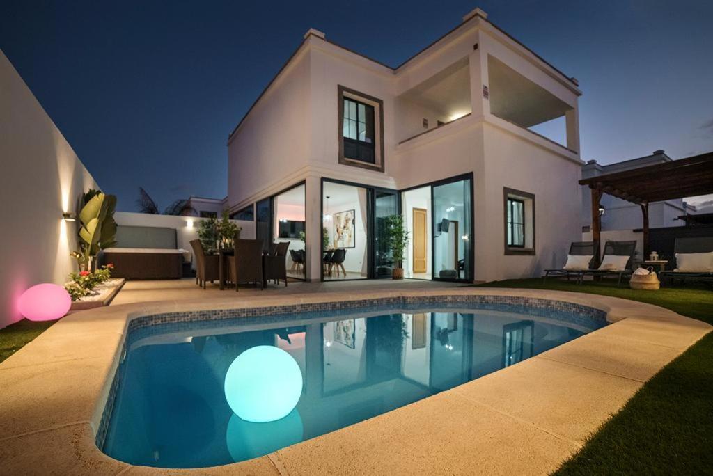 יאיזה Villa Palmera Jacuzzi מראה חיצוני תמונה