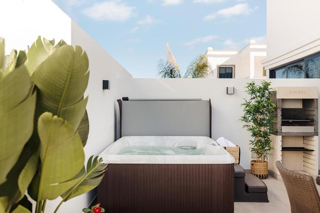 יאיזה Villa Palmera Jacuzzi מראה חיצוני תמונה